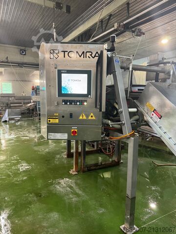 Sorter for fruits, vegetables and nuts TOMRA Helius