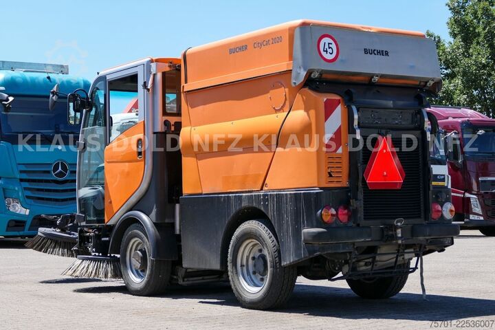 Sonderausbau-Transporter Bucher Citycat 2020 Kehrmaschine