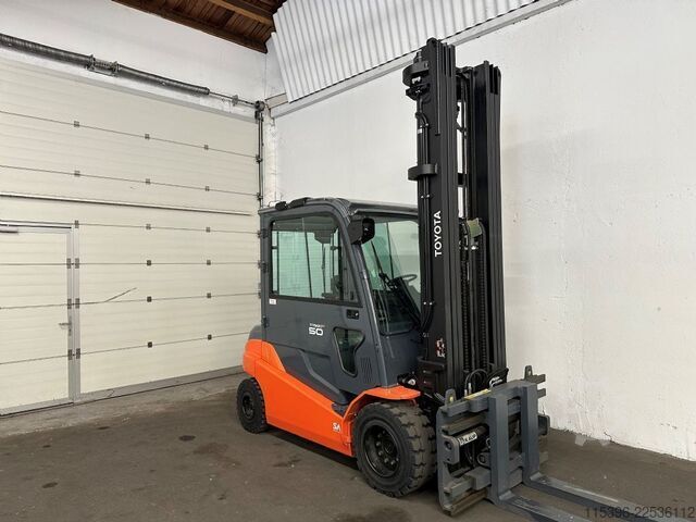 Elektro 4 Rad-Stapler Toyota 8FBMT50 - TRIPLEX 6,5 m - NEUWERTIG !!!