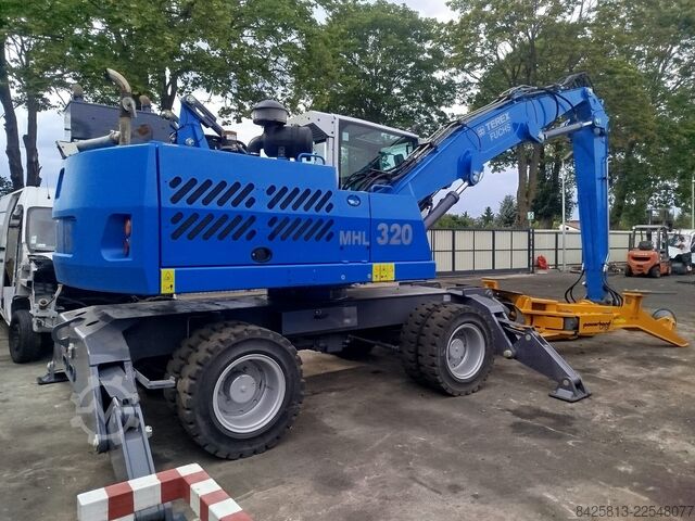 Material handler Fuchs MHL 320 D + Powerhand VRS200