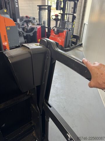 V 10 / * DOPPELTE Lenkung !! LINDE V 10 /  * DOUBLE steering !!