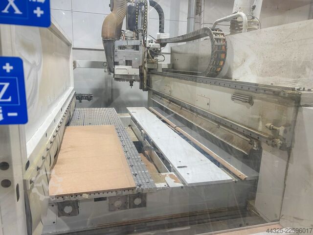 Bearbeitungszentrum mit Nestingtisch SCM MORBIDELLI N200