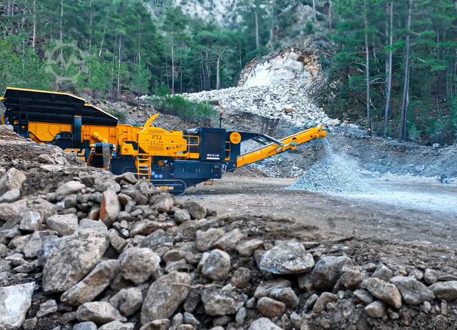 Crushing equipment/mobile crushing plant FABO Mobile Crushing Plant Mobile Tracked Jaw Crusher FTJ-1175