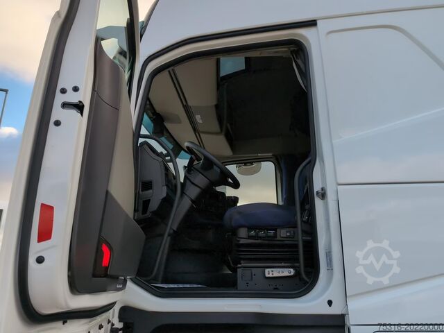 Standard tractor unit Volvo FH 540