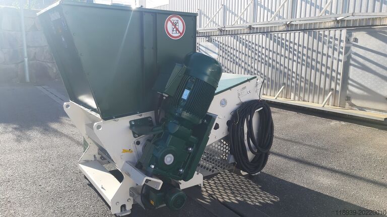Wood shredder Schuko Hacker/ Zerkleinerungsmaschine ZM 1000-K