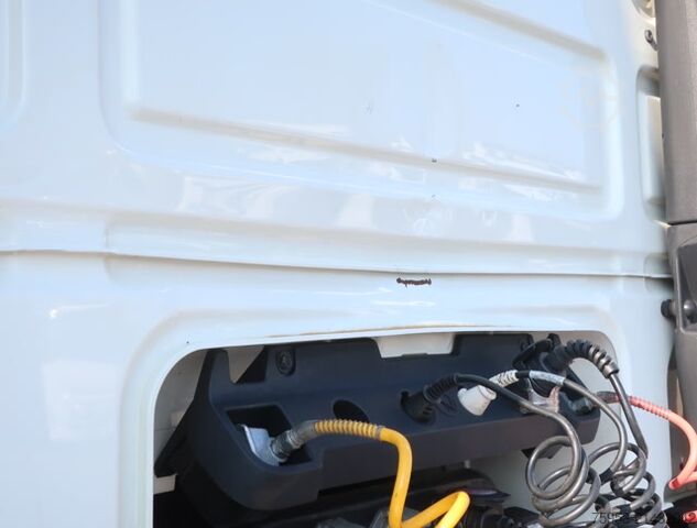 Standard tractor unit DAF XF 530 SSC Intarder Navi Hydraulik Standklima