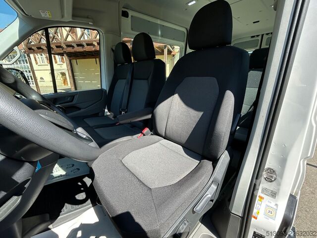 Kleinbus VW CRAFTER 6 SITZER KLIMAAUTO. ACC NAVI KAMERA PDC
