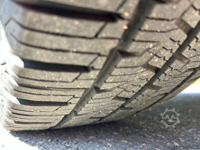 Kleinbus VW CRAFTER 6 SITZER KLIMAAUTO. ACC NAVI KAMERA PDC