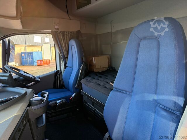 LKW mit festem Aufbau, Kran und Anhänger Volvo / Fassi / SDC FH500 / F660RA2.26