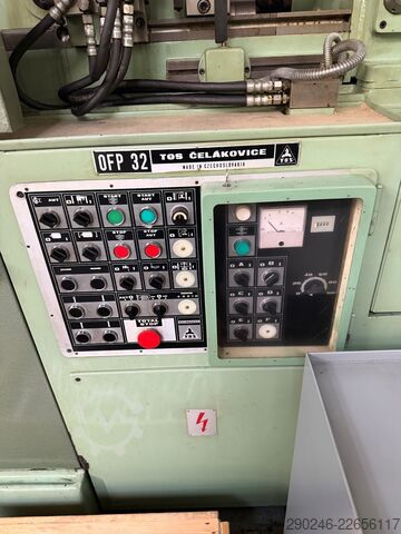 Zahnrad-Abwälzfräsmaschine TOS Čelákovice OFP 32