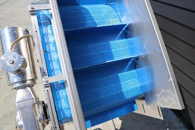 STC in-feed conveyor belt STC in-feed conveyor belt