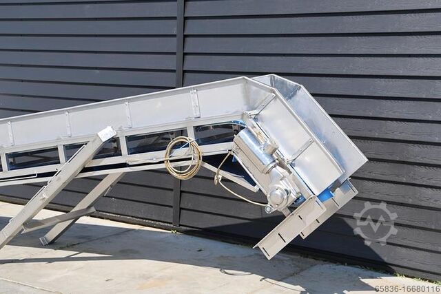 STC in-feed conveyor belt STC in-feed conveyor belt