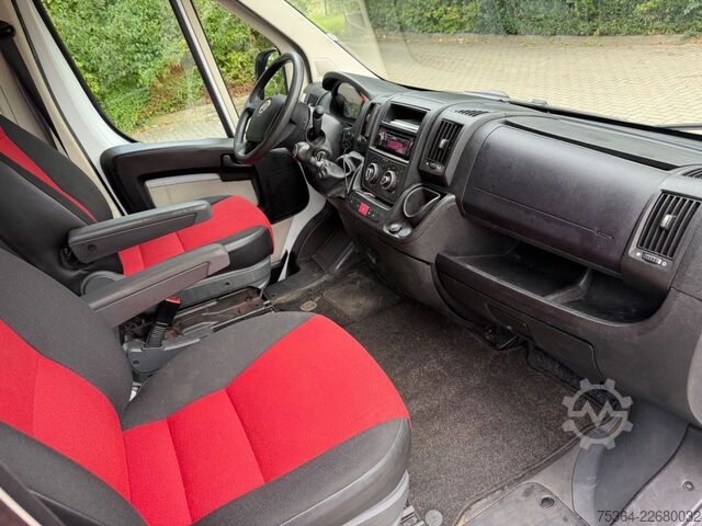 Kleinbus FIAT Ducato 2.3 Multijet Maxi 5 Sitze Rollstullift