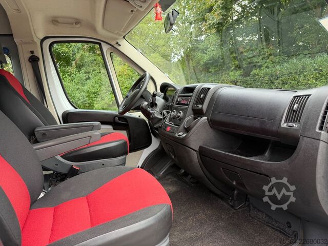 Kleinbus FIAT Ducato 2.3 Multijet Maxi 5 Sitze Rollstullift