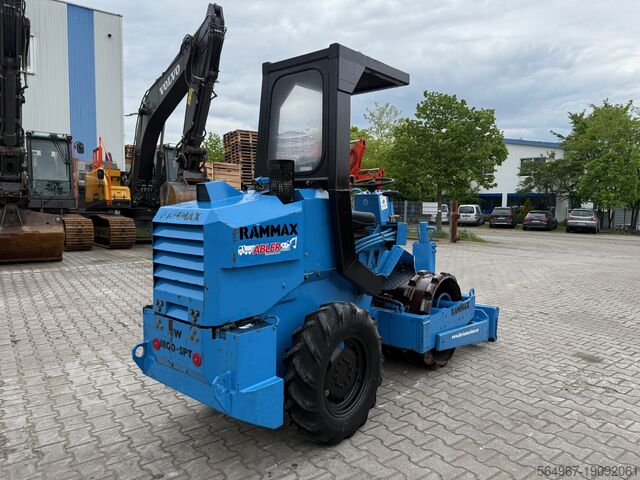 Walzenzug RAMMAX RW1800 SPT Erdbauwalze mit Schild