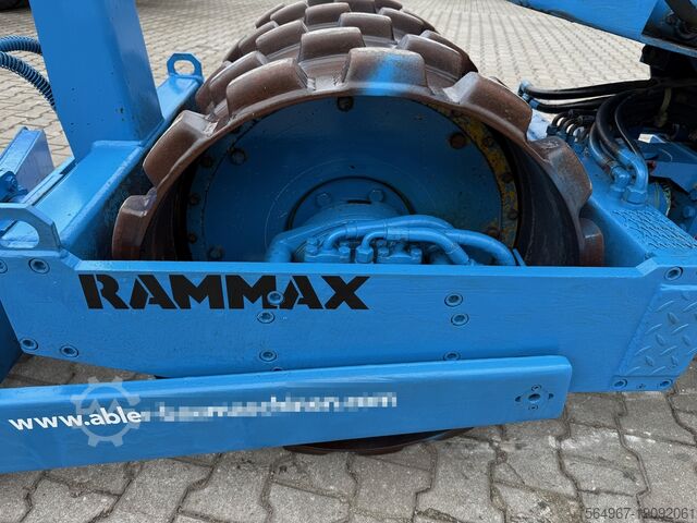 Walzenzug RAMMAX RW1800 SPT Erdbauwalze mit Schild
