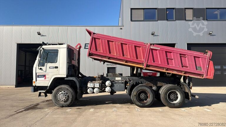 3-Seiten-Kipper Volvo FL 12 - 380 (6X6 / POMPE MANUELLE / GRANDES EJE...