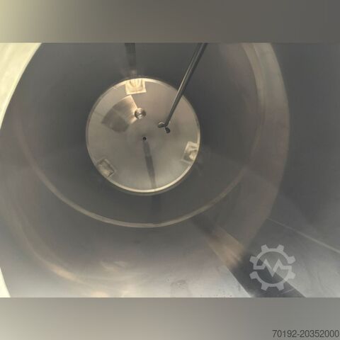 7000-liter insulated mixing tank made of V2A stainless steel with propeller agitator. S17373