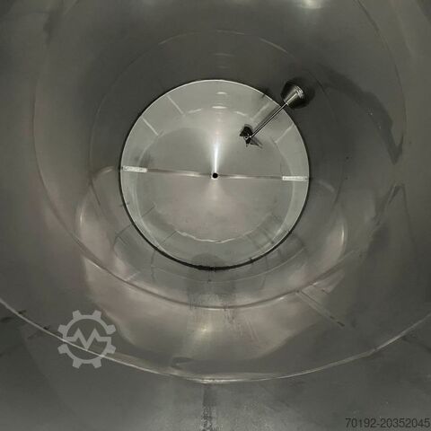 30,000 liter vertical storage tank made of V4A with side-mounted propeller agitator. S17306