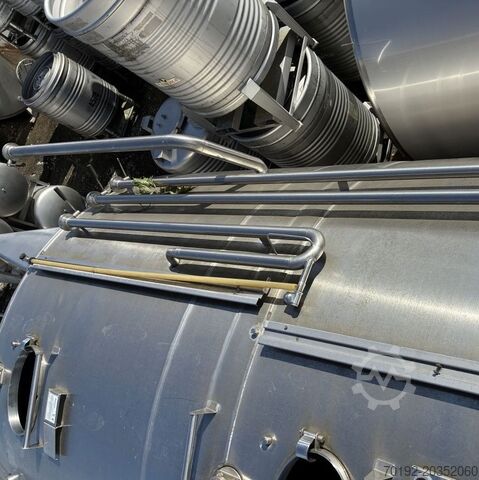 39,000-liter storage tank with 3 chambers (3 x 13,000 liters) made of V4A stainless steel Arsilac S17295