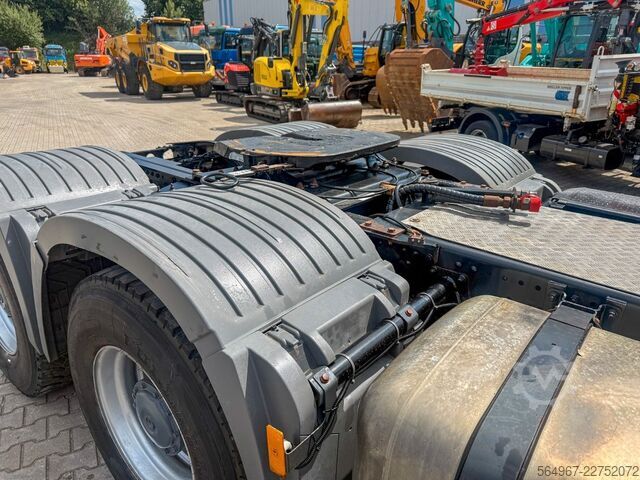 Standard tractor unit MERCEDES-BENZ Actros 3351 MP3 V8 Kipphydr.