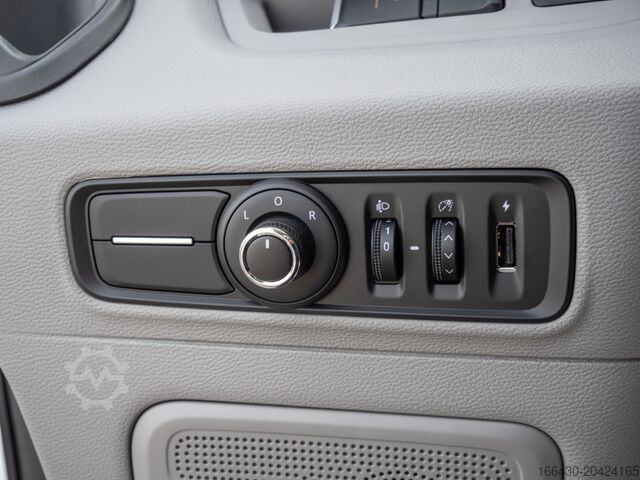 High top van Maxus DELIVER 9