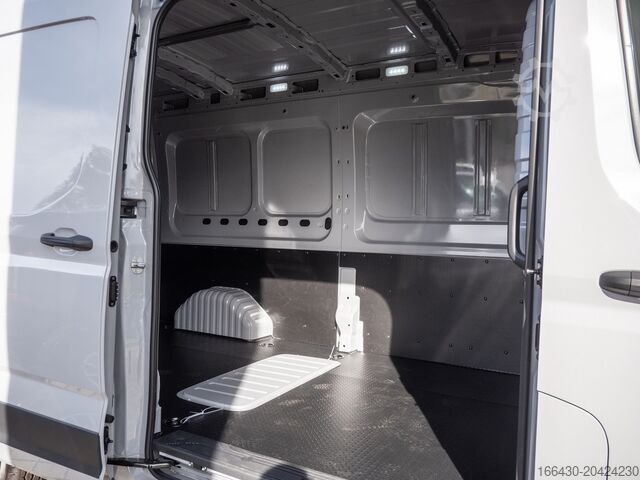 High top van Maxus DELIVER 9