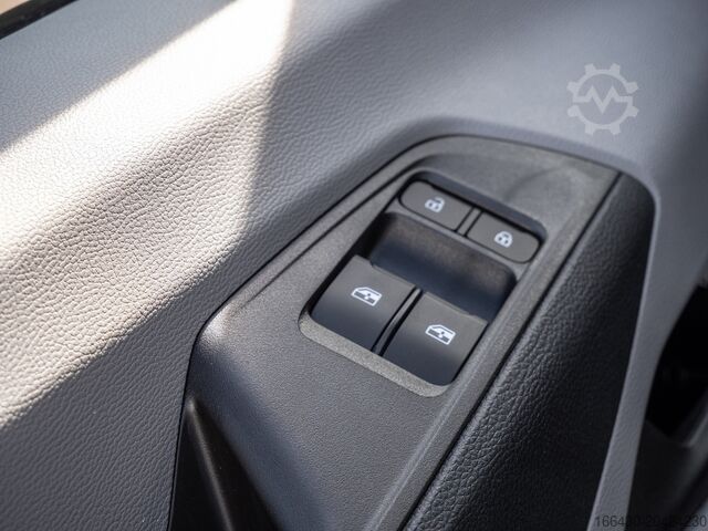 High top van Maxus DELIVER 9