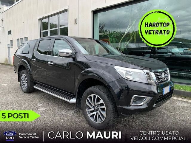 Pick-up van Nissan Navara 4WD 5 posti con HardTop