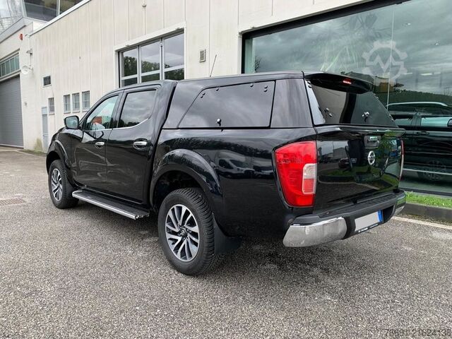 Pick-up van Nissan Navara 4WD 5 posti con HardTop