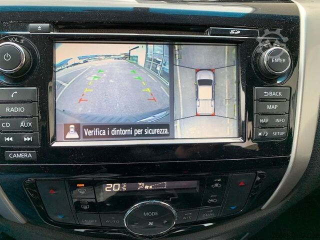 Pick-up van Nissan Navara 4WD 5 posti con HardTop