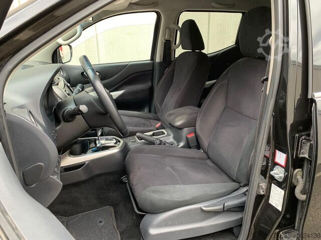 Pick-up van Nissan Navara 4WD 5 posti con HardTop