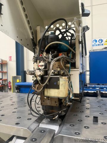 Punching machine TRUMPF TRUMATIC 200