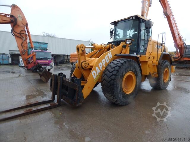 Knickgelenk-Radlader HYUNDAI HL960