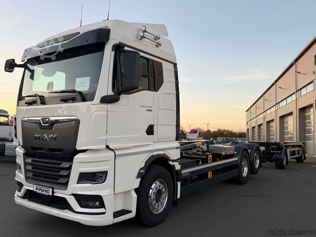 Abrollkipper MAN TGX 26.520 6x2-4 LL Abroller Hyva Titanium