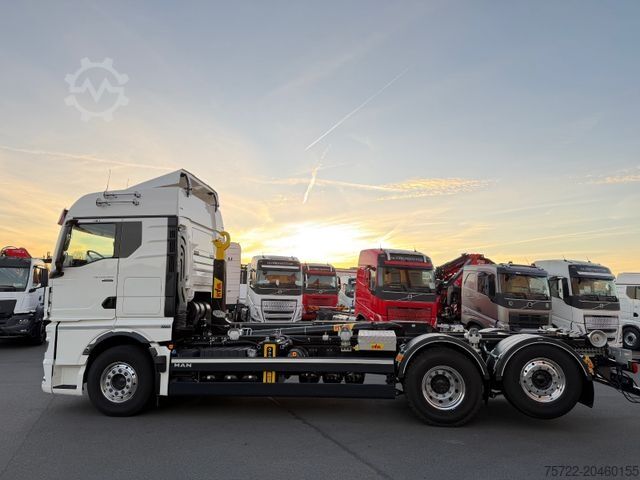 Abrollkipper MAN TGX 26.520 6x2-4 LL Abroller Hyva Titanium