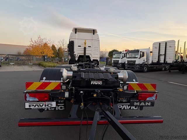 Abrollkipper MAN TGX 26.520 6x2-4 LL Abroller Hyva Titanium