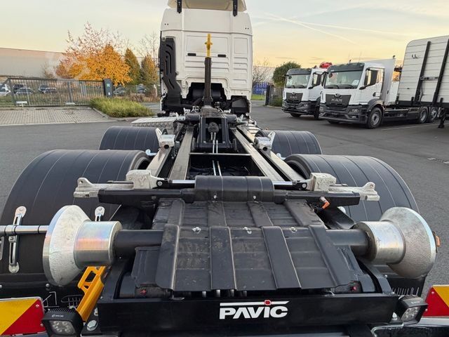 Abrollkipper MAN TGX 26.520 6x2-4 LL Abroller Hyva Titanium