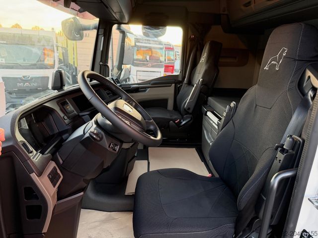 Abrollkipper MAN TGX 26.520 6x2-4 LL Abroller Hyva Titanium