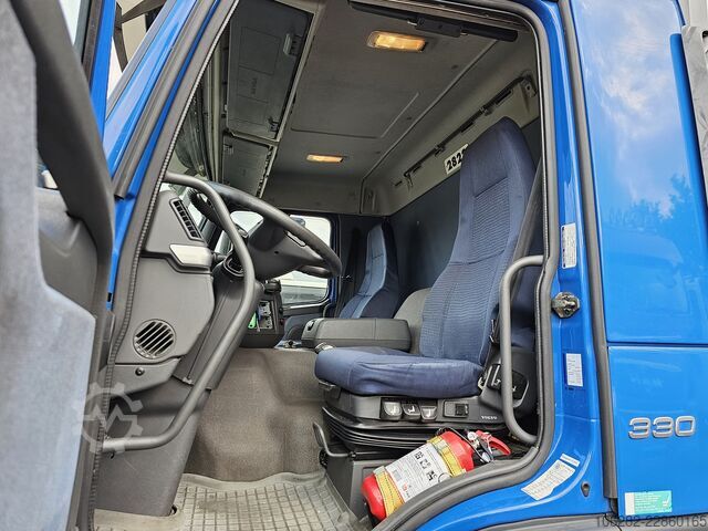 Truck with refrigerated box VOLVO FM330 6x2 FRIGOBLOCK Multizone Lenk u. L