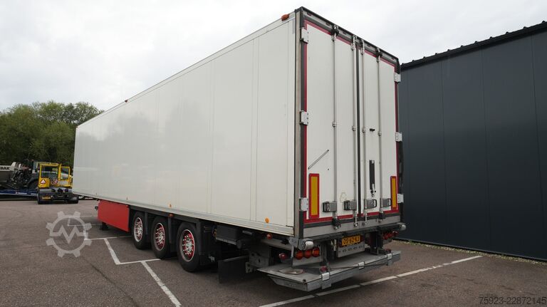 Refrigerated/frozen transport Schmitz Cargobull 3 AXLE FRIGO TRAILER WITH CARRIER VECTOR 1950
