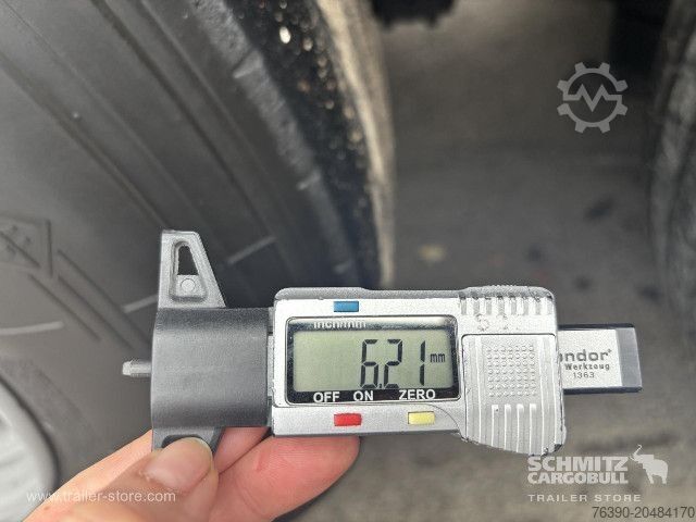 Auflieger mit Pritsche & Plane Schmitz Cargobull Semitrailer Curtainsider Standard