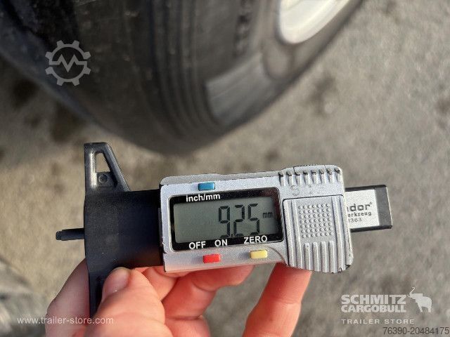 Auflieger mit Pritsche & Plane Schmitz Cargobull Semitrailer Curtainsider Standard