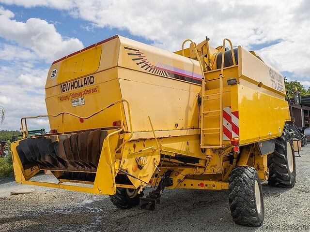 Mähdrescher New Holland TX 66