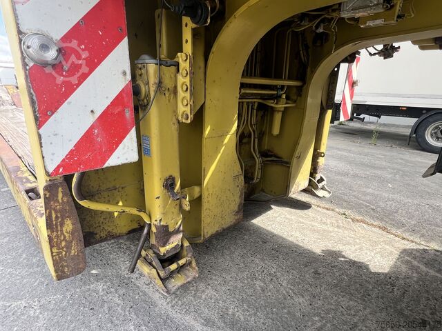 Low loader semitrailer LANGENDORF SATBUE 30/38  3 Achs Tiefbett- Satteltieflader