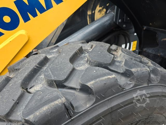 Wheel loader KOMATSU WA 200 * WENIG BELASTET * TOP * NEUE REIFEN