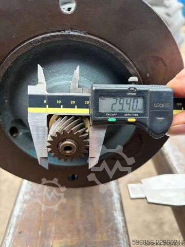SEW Eurodrive RF73DT80N-4BM gear motor 0.75 kW 1380/31 rpm B5 with brake SEW Eurodrive RF73DT80N-4BM Motoreduktor 0,75 kW 1380/31 obr B5 hamulec