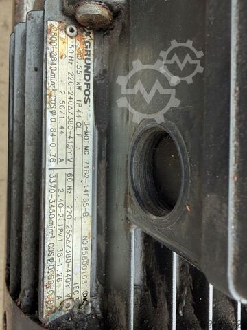 Grundfos SPK 4-8 Vertikalpumpe, 0,55 kW, 3 m³/h, Förderhöhe 28 m Grundfos SPK 4-8 pompa pionowa 0,55 kW 3 m3/h 28 m Grundfos SPK 4-8 pompa pionowa 0,55 kW 3 m3/h 28 m