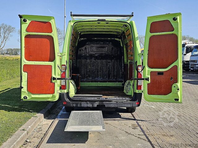 High-roof van RENAULT MASTER 2.3 DCI 130 H2 LAADKLEP
