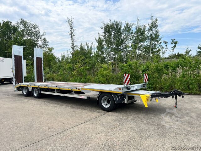 Low loader trailer Möslein T 3-9,20 F  3 Achs Tieflader mit gerader Ladefläche 9 m, Neufahrzeug